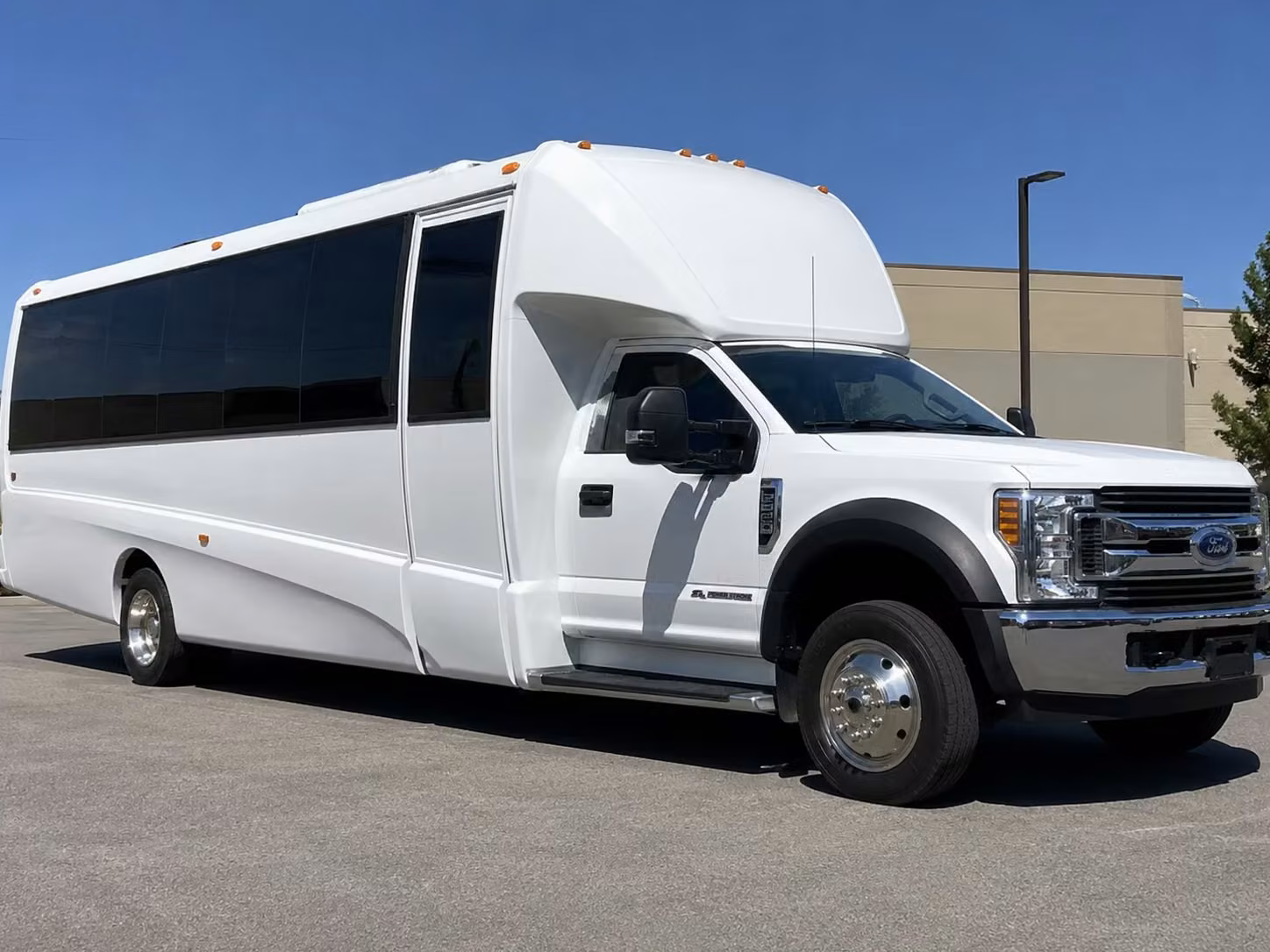 hampton 15 passenger minibus rental