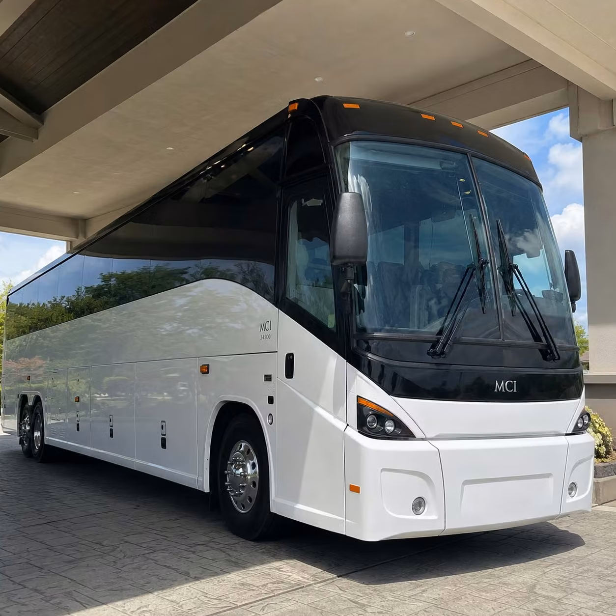 hampton charter bus rental exterior